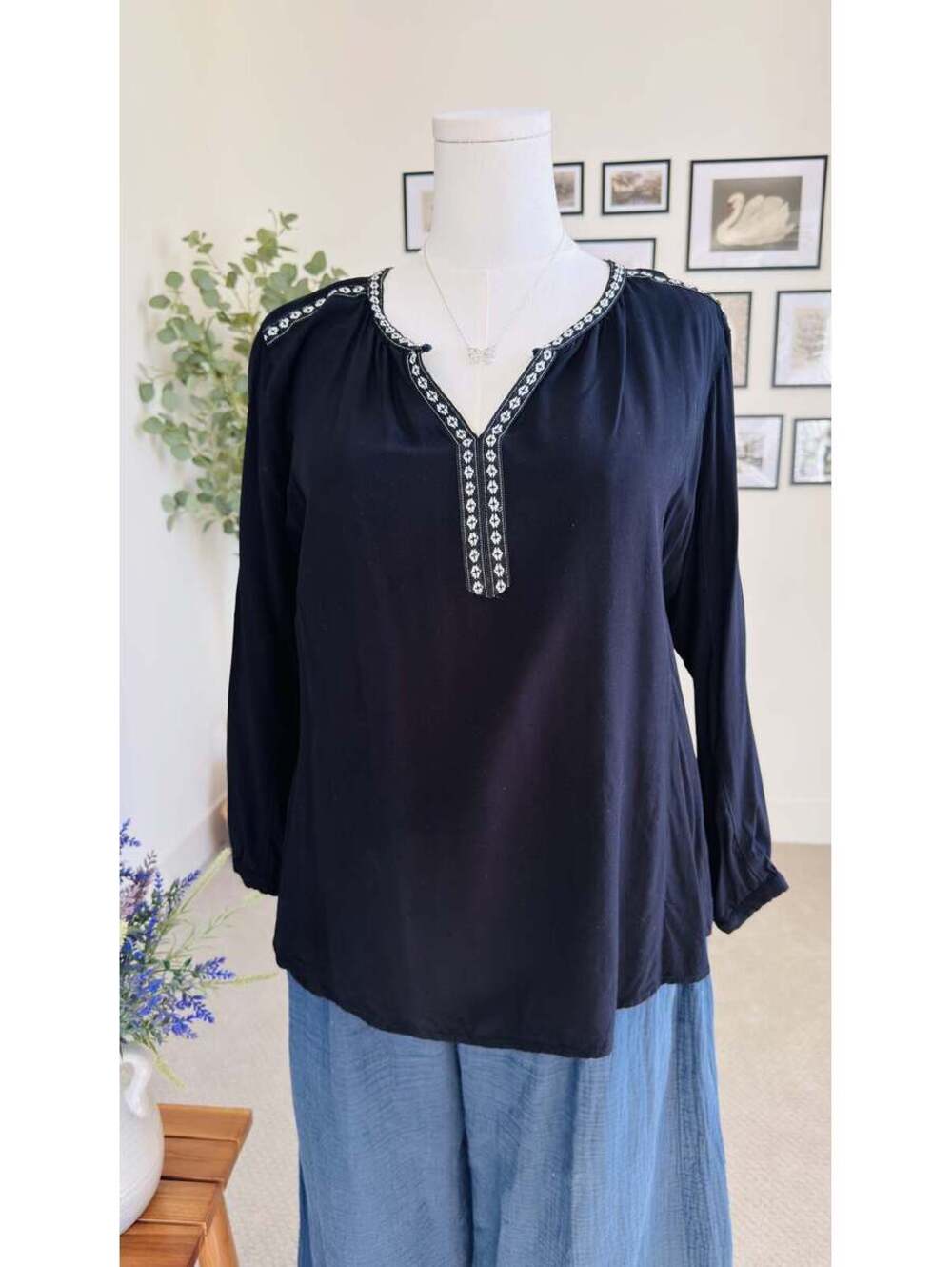 DR2 Black Embroidered Split V-Neck Peasant Blouse Size XL